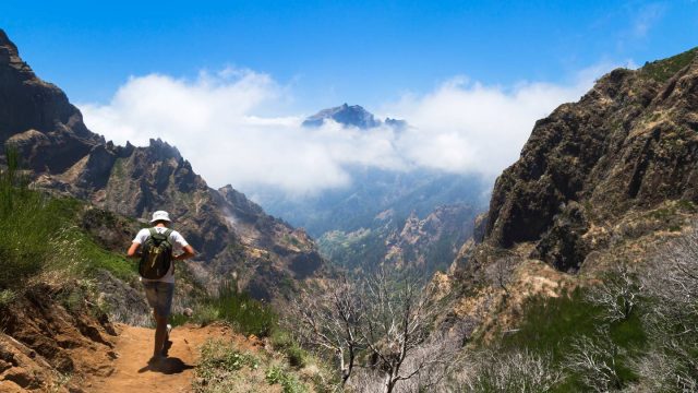 Wanderer im Gebirge von Madeira
