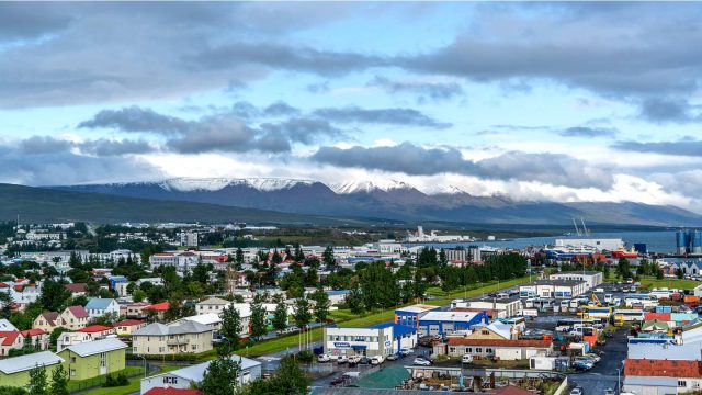 Die Stadt Akureyri auf Island